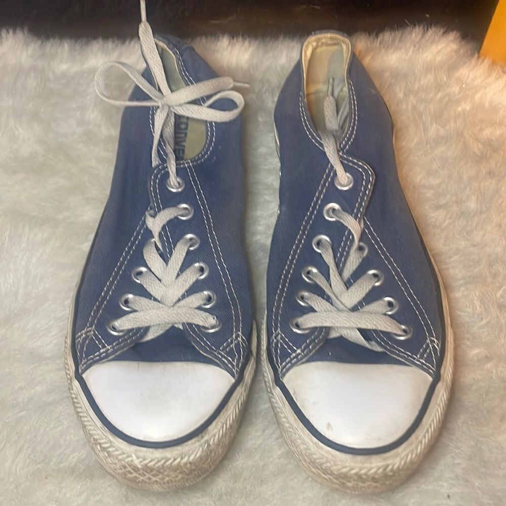 Converse shoes 7 mens/9 womens (1400)